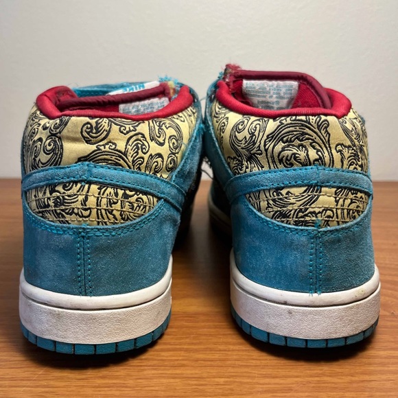 nike sb dunk peacock